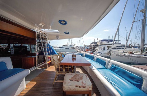 Na Chom Thian Boat Rental | 24-hour yacht charter near Pattaya Island.Calm water, privacy and tranquility