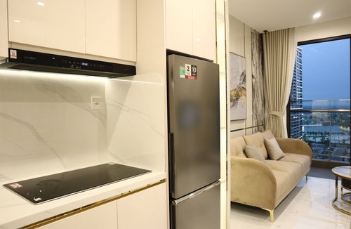 District 9 Apartment | 2BR 2BA Family Apt | Plaza View Balcony | Central | Near Mall & Park
