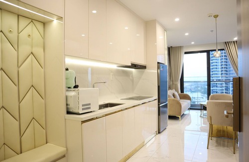 District 9 Apartment | 2BR 2BA Family Apt | Plaza View Balcony | Central | Near Mall & Park