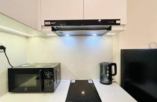 District 9 Apartment | 2BR 2BA Family Apt | Plaza View Balcony | Central | Near Mall & Park