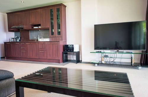 Klong Son Villa | 3-bedroom beachfront villa in charming Koh. Californian owned and managed