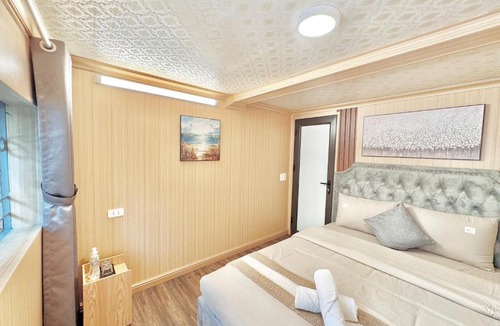 Old Quarter Apartment | 3 bedroom house - 4 beds - Hoan Kiem lake - Authentic local alley