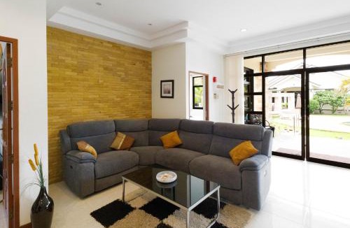 Rayong House | 3 bedroom villa at Safir Village, Ban Phe, Rayong