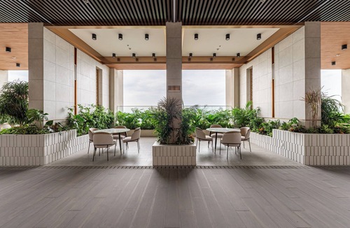 Phuong 1 Apartment | 3-bedroom apartment in amazing Hồ Chí Minh City with AC and Pool &Gym