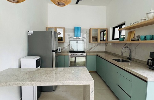Progreso Municipality House | 3 bedrooms vacation home one block from the beach, rooftop, BBQ and Beach view