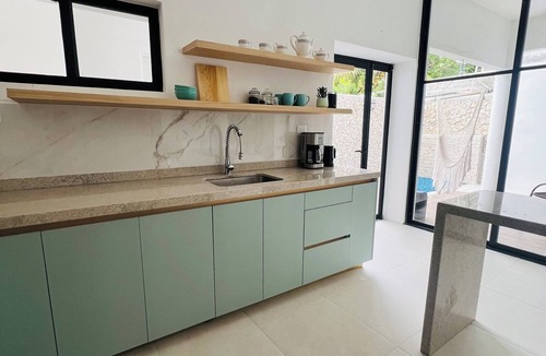 Progreso Municipality House | 3 bedrooms vacation home one block from the beach, rooftop, BBQ and Beach view
