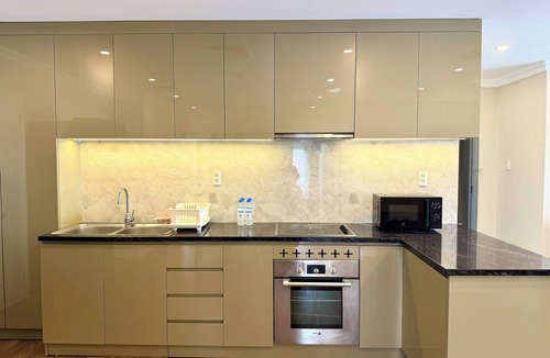 Ba Dinh Apartment | 3BR Lake View Apt - Central Hanoi - Family Friendly