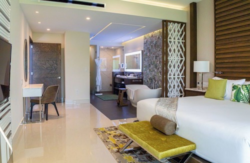 Puerto Juarez Resort | 3BR Luxury Loft w/Private Rooftop Jacuzzi