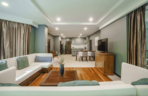Karon Condo | 4.11 Karon View 2 Bed, 5 Minutes walk Karon Beach