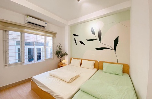 Hang Bo Apartment | 4 Bed Rooms with Kitchen for 11 guests Family-friendly Home in Hanoi Old Quarter