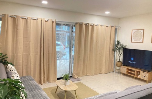 Chang Phueak House | 4BR Townhome Sleeps 10 Near Nimman & MAYA mall