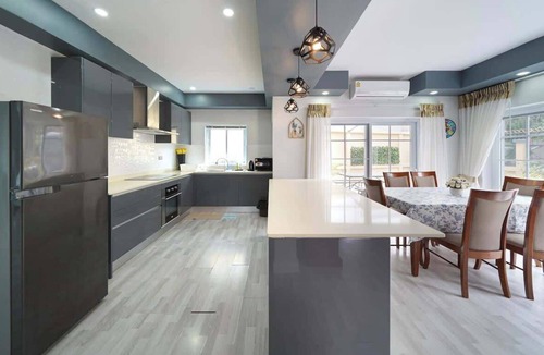 Na Chom Thian House | 5 bedroom pool villa quiet beach