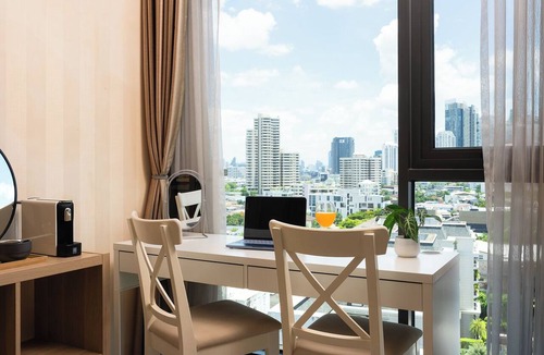 Sukhumvit Condo | 5 min to BTS Fully Equipped Kitchen with City View