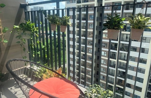 District 9 Apartment | 5 minutes to the theme grand park. Pool view, spacious living room