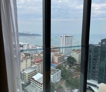 Pattaya Bay Apartment | 502 Edge 25th floor Sea view with king size bed