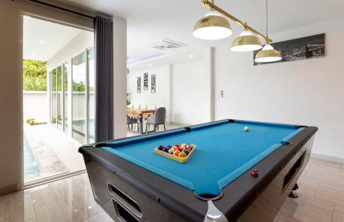 San Klang Villa | 6BR Pool Villa - Karaoke and Pool Table near Golf