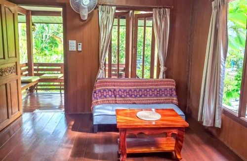 Nong Chaeng House | AC, Wood cabin with swimming pool & gym access
