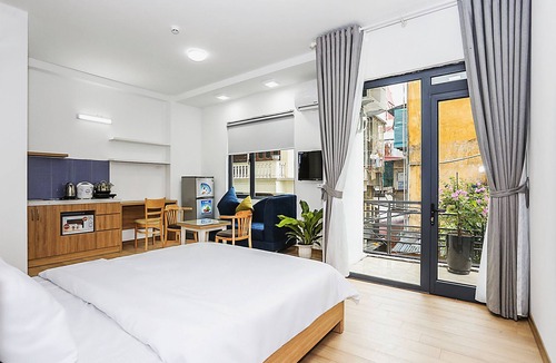 Ba Dinh Apartment | Amazing NYT Home Balcony Cozy Studio