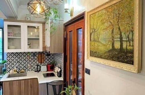 Old Quarter Apartment | Amazing-View, Natural-Light, 3'toSword-Lake, NETFLIX, 2 Beds, 1 Toilet-2 Showers