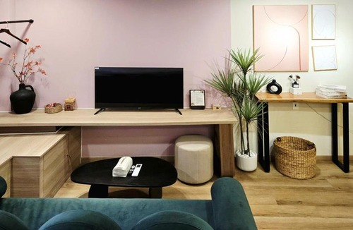 District 4 Apartment | amSaigon - Romantic Modern Studio - Food Street