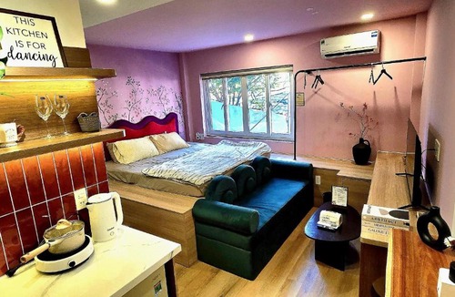 District 4 Apartment | amSaigon - Romantic Modern Studio - Food Street