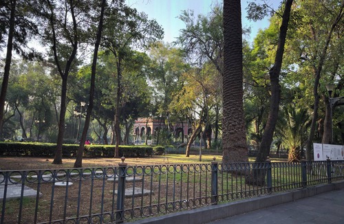 Santa Maria la Ribera Apartment | Apartment in front of the park