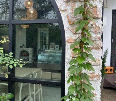 Phrae Bed & Breakfast | Apple house cafe