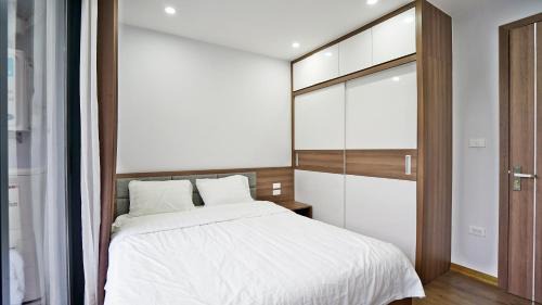 Nhat Tan Apartment | ARL Trinh Cong Son Hotel