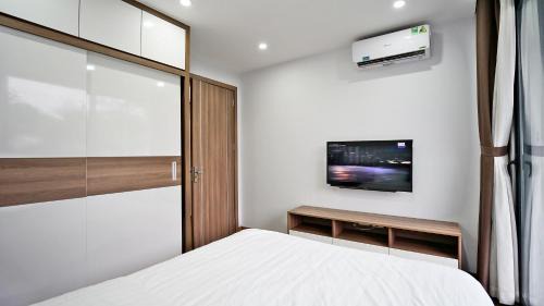 Nhat Tan Apartment | ARL Trinh Cong Son Hotel