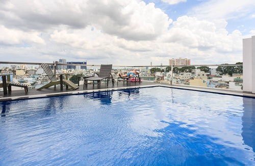 Phu Nhuan Apartment | Auhome - Tea Garden Apartment with Sky Pool