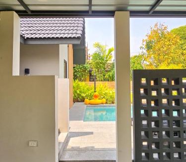 Ban Waen Villa | AURA STAY - HeyLanna Private Family Pool Villa walk to Kad Farang