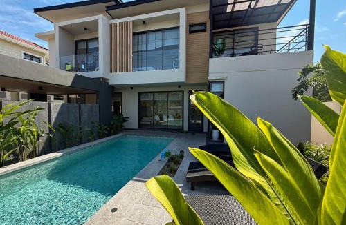Ban Waen Villa | AURA STAY-Luxury Private Pool Villa walk to Kad Farang