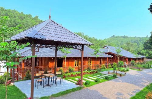 Luong Son Resort | Bản Mây