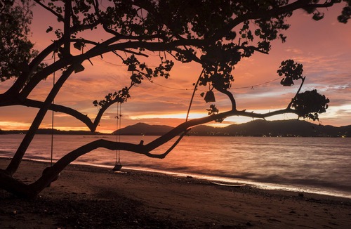 Koh Lon Resort | Baan Mai Beachfront Phuket Lone Island