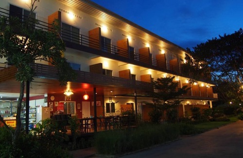 Sung Noen Hotel | Baansakulpetch Hotel