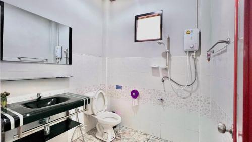 Dok Khamtai House | Banromsak resort - บ้านร่มสักรีสอร์ต