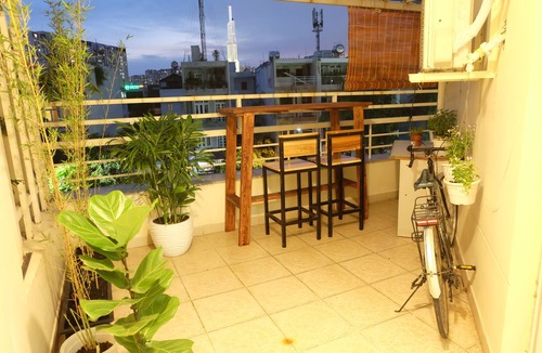 Thu Thiem Apartment | Bathtub, furnished kitchen, air conditioning, laundry and amazing balcony/bar