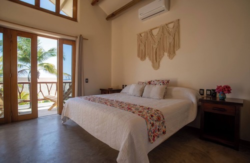 Santa Maria Colotepec Villa | Beach Hose with Private Pool. Casa Quinta Nayaa