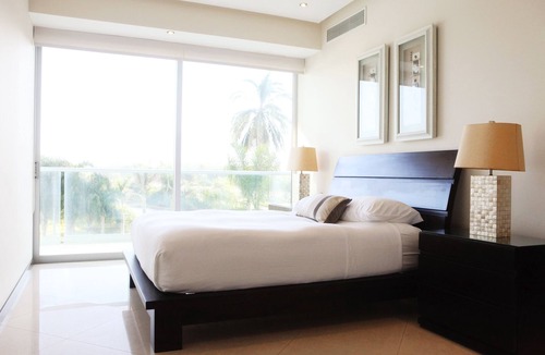 North Hotel Zone Condo | Beachfront 3BR/3BA - Exceptional Family Value