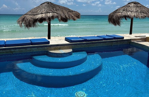 Playa del Secreto House | Beachfront 4 Bdrs. Penthouse with Private Pool, Chef, Housekeeper