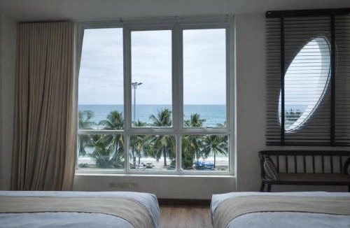 Ban Bang Saen Apartment | Beachfront 70 sqm Sea View Apartment FREE DISNEY PLUS