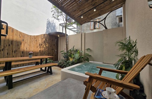 Son Tra House | Beautiful 3-bedroom house with jacuzzi near beach in Đà Nẵng