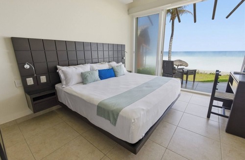 San Pedro Mixtepec Apartment | Beautiful 4 bdm Ocean Front Condo at Vivo Resorts