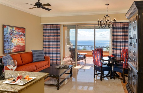 Paraiso Escondido Resort | Beautiful Master suite at Pueblo Bonito Los Cabos Beach Resort