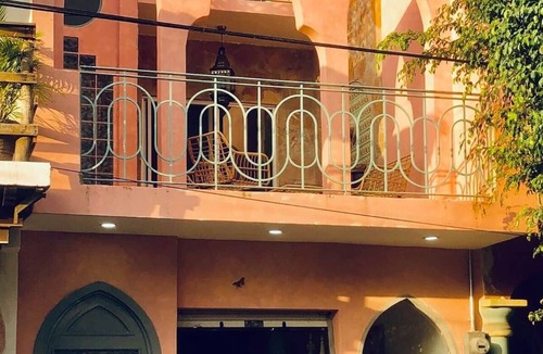 San Francisco Apartment | Bella Rosa, center of town, steps to the beach.