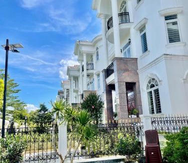 Hue Villa | Biệt thự DELUXE VILLA 5 phòng ngủ 6 giườn lớn