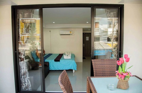 Ban Bang Saen Hotel | Bird Hotel