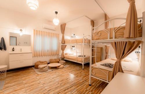 Thong Sala Hostel | Blessings Home & Café