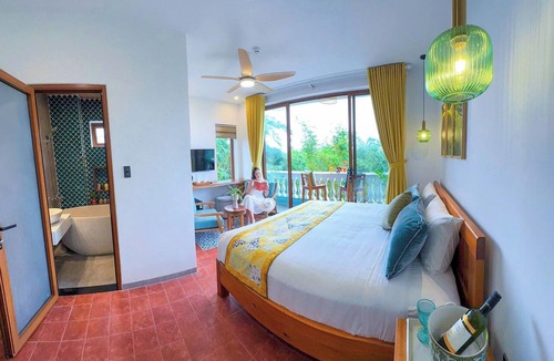 Cam Pho Bed & Breakfast | Blue Tropical House Hoi An