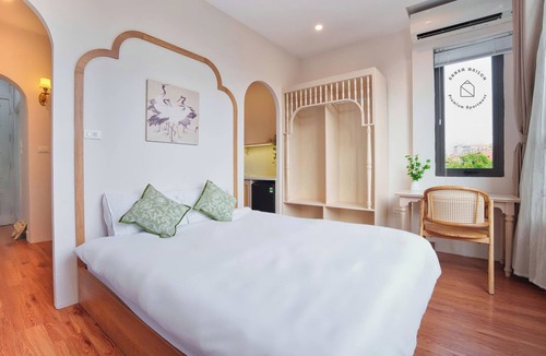 Ba Dinh Hotel | Boutique Heritage Hotel apartment-Superb Old street View-ElevatorSuper Central